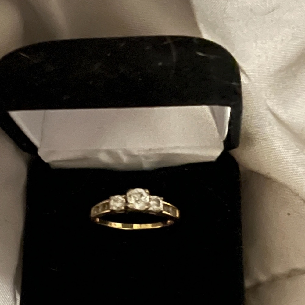 Kay’s 14 kt yellow gold diamond engagement ring